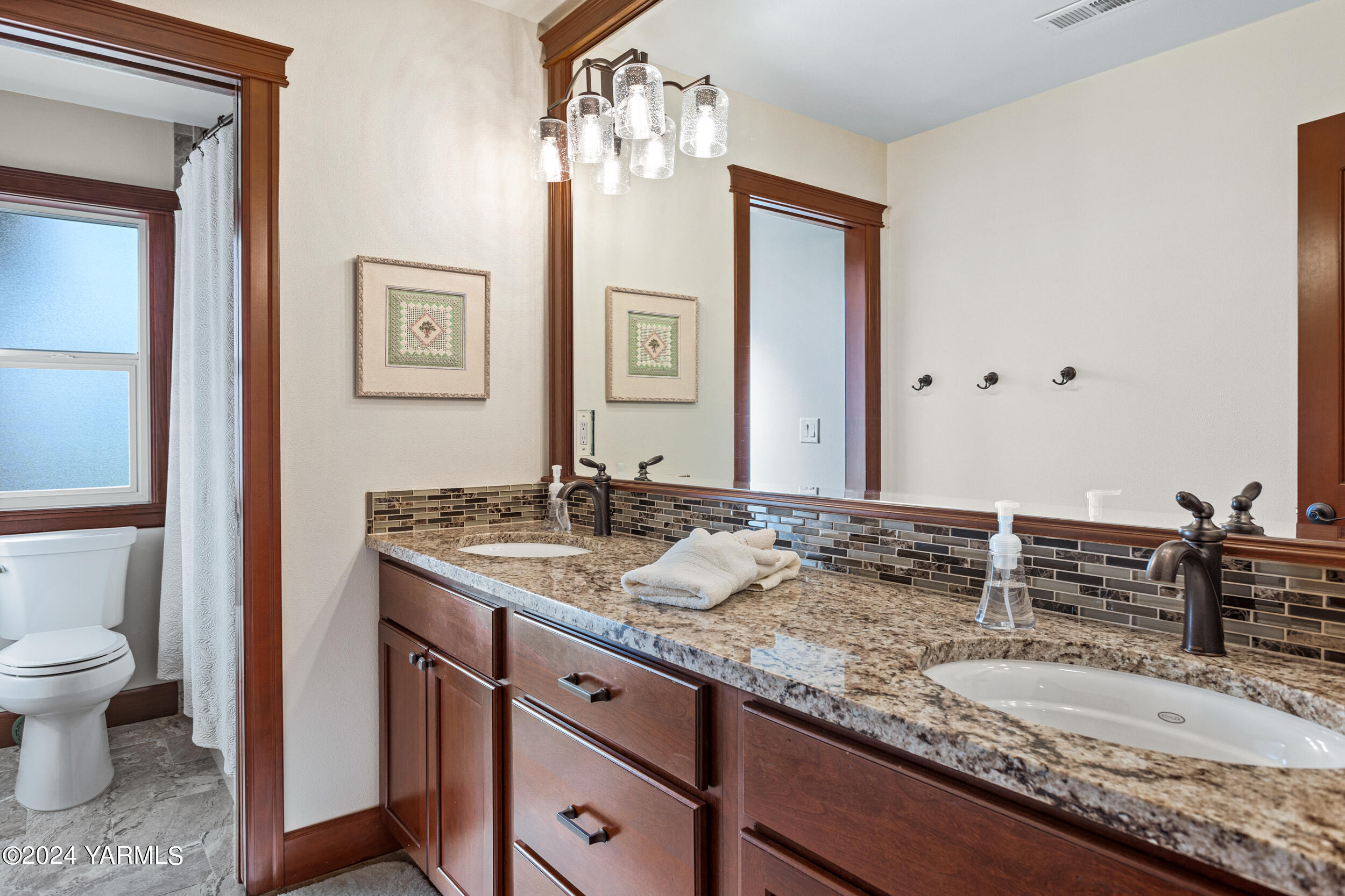 8800 Braeburn Loop Yakima, WA 98903 - Photo 38 of 45 Upstairs Bathroom