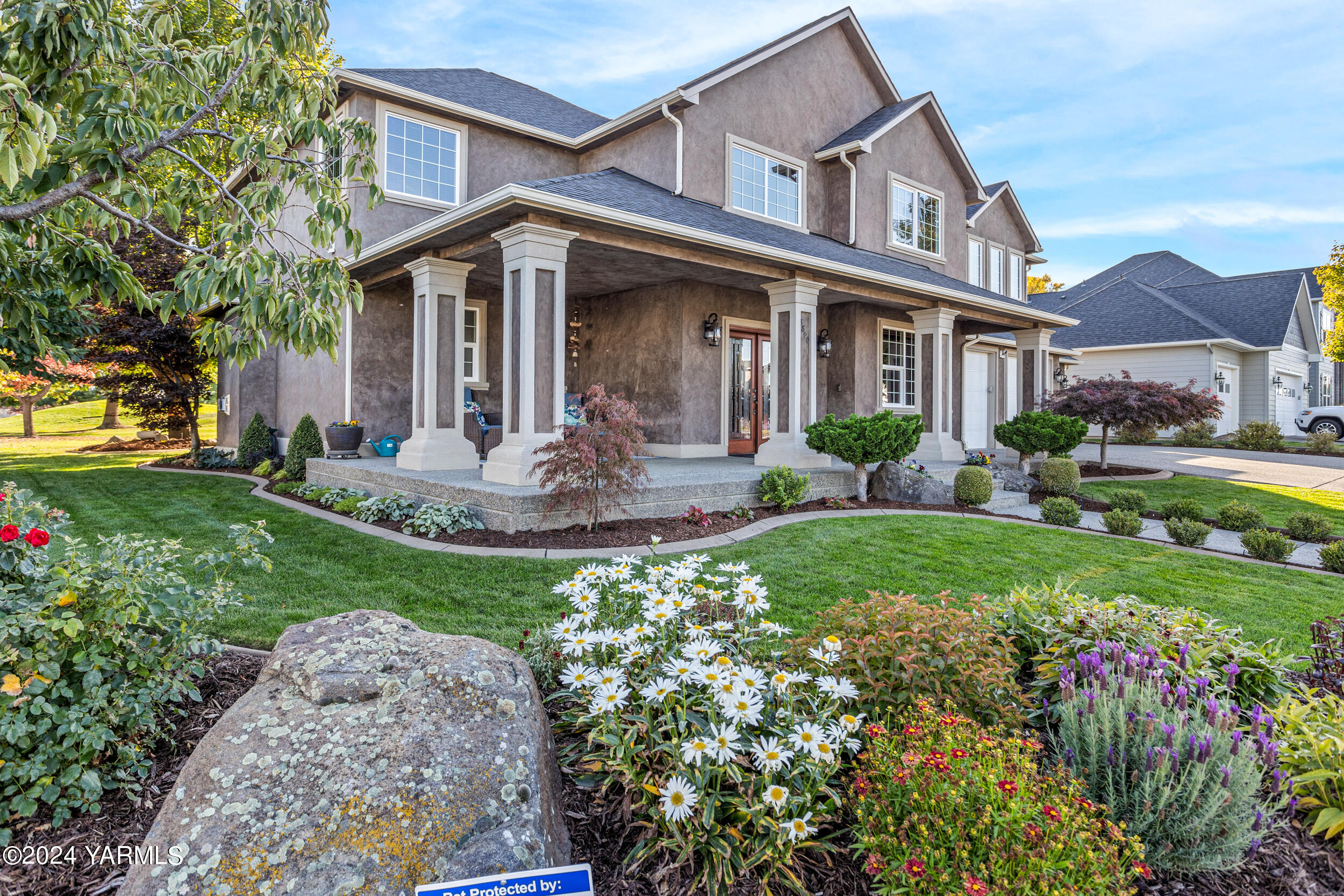 8800 Braeburn Loop Yakima, WA 98903 - Photo 5 of 45 5- Corner Lot with Professional Landsca