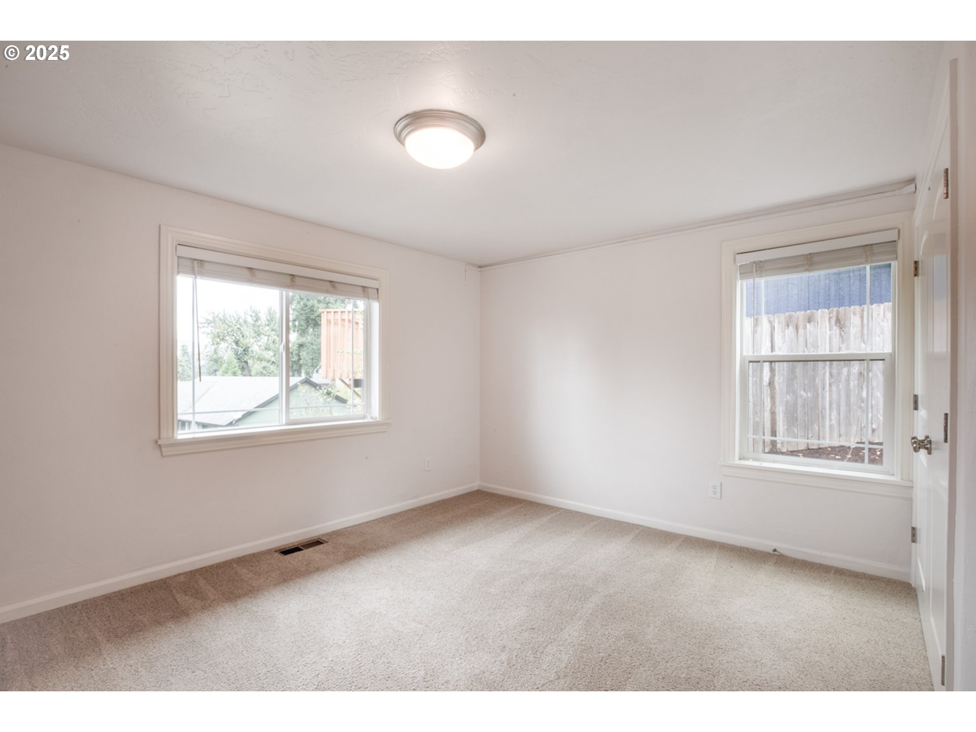 296 South 68th Court Springfield, OR 97478 - Photo 16 of 26 Gallery Image 16