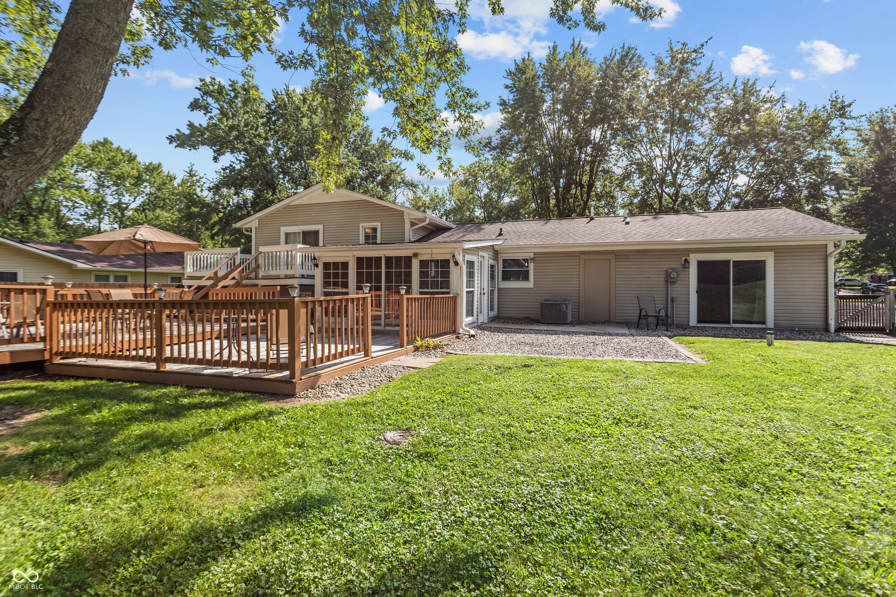 8069 Folkstone Road Indianapolis, IN 46268 - Photo 10 of 54 Gallery Image 10