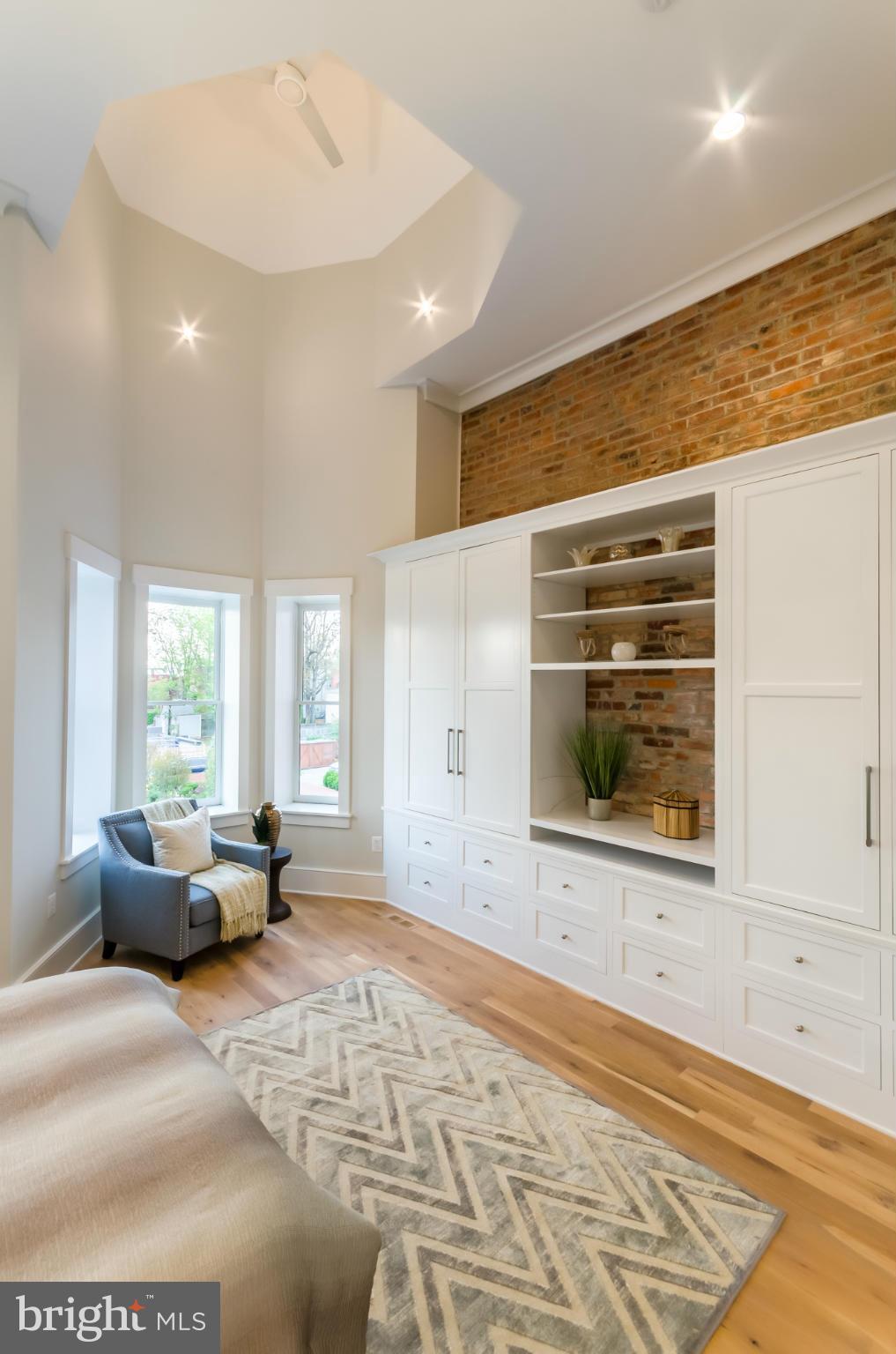 239 12th Street Northeast Washington, DC 20002 - Photo 12 of 30 Bedroom #1 - Vaulted Turret