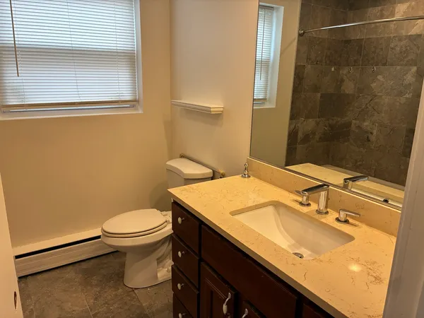 $2,300 | 5555 North Mango Avenue, Unit 1, Chicago, IL 60630