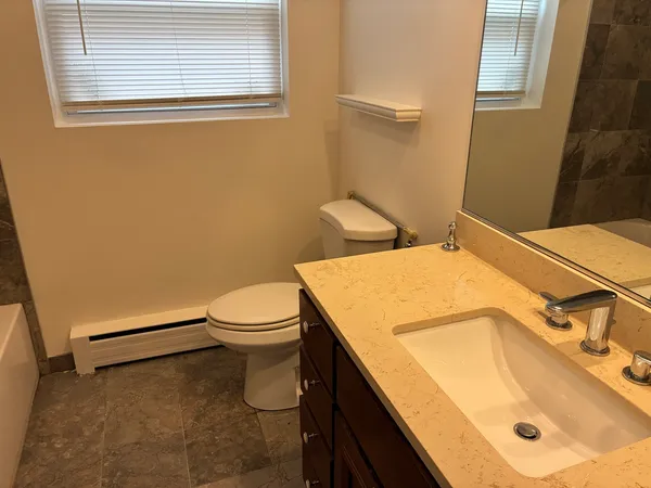 $2,300 | 5555 North Mango Avenue, Unit 1, Chicago, IL 60630