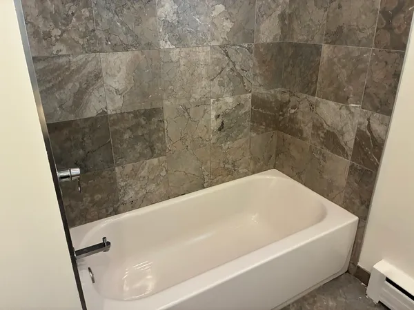 $2,300 | 5555 North Mango Avenue, Unit 1, Chicago, IL 60630