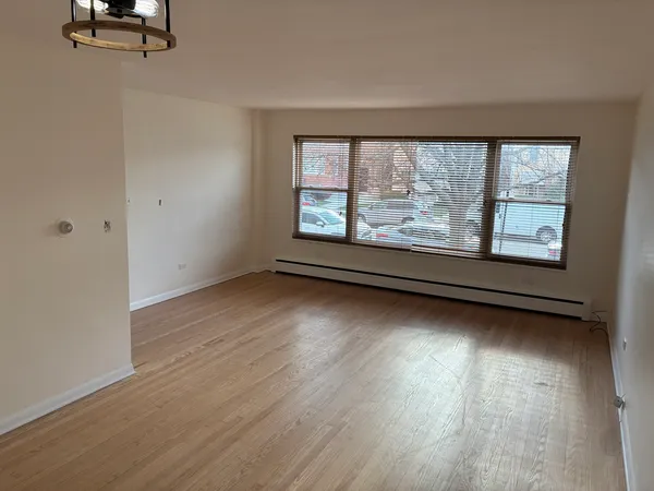 $2,300 | 5555 North Mango Avenue, Unit 1, Chicago, IL 60630