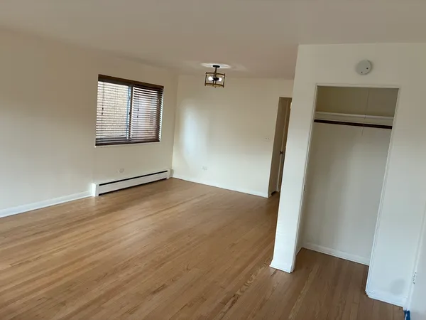 $2,300 | 5555 North Mango Avenue, Unit 1, Chicago, IL 60630