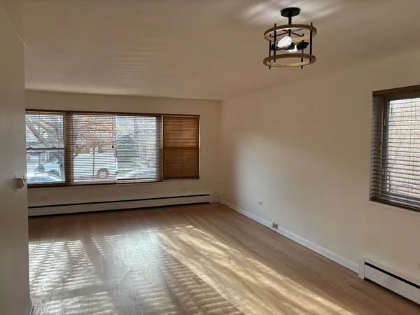 $2,300 | 5555 North Mango Avenue, Unit 1, Chicago, IL 60630
