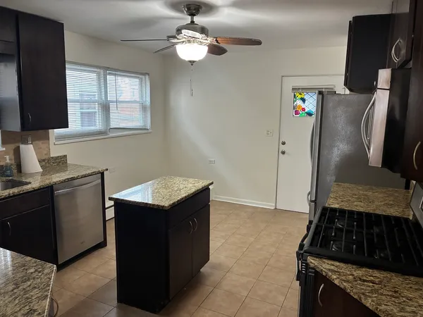 $2,300 | 5555 North Mango Avenue, Unit 1, Chicago, IL 60630