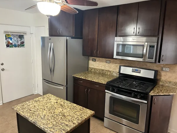 $2,300 | 5555 North Mango Avenue, Unit 1, Chicago, IL 60630