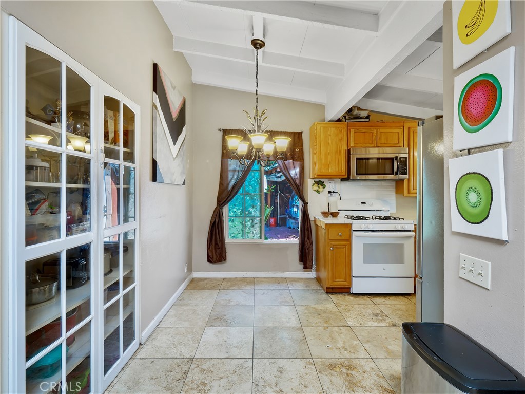 820 Raintree Place Vista, CA 92084 - Photo 9 of 29 a storage room with washer and dryer