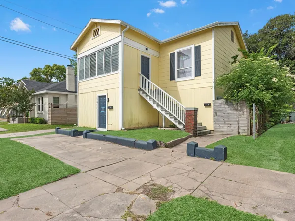 $1,600 | 1811 39th Street, Unit 1, Galveston, TX 77550