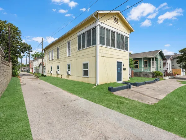 $1,600 | 1811 39th Street, Unit 1, Galveston, TX 77550