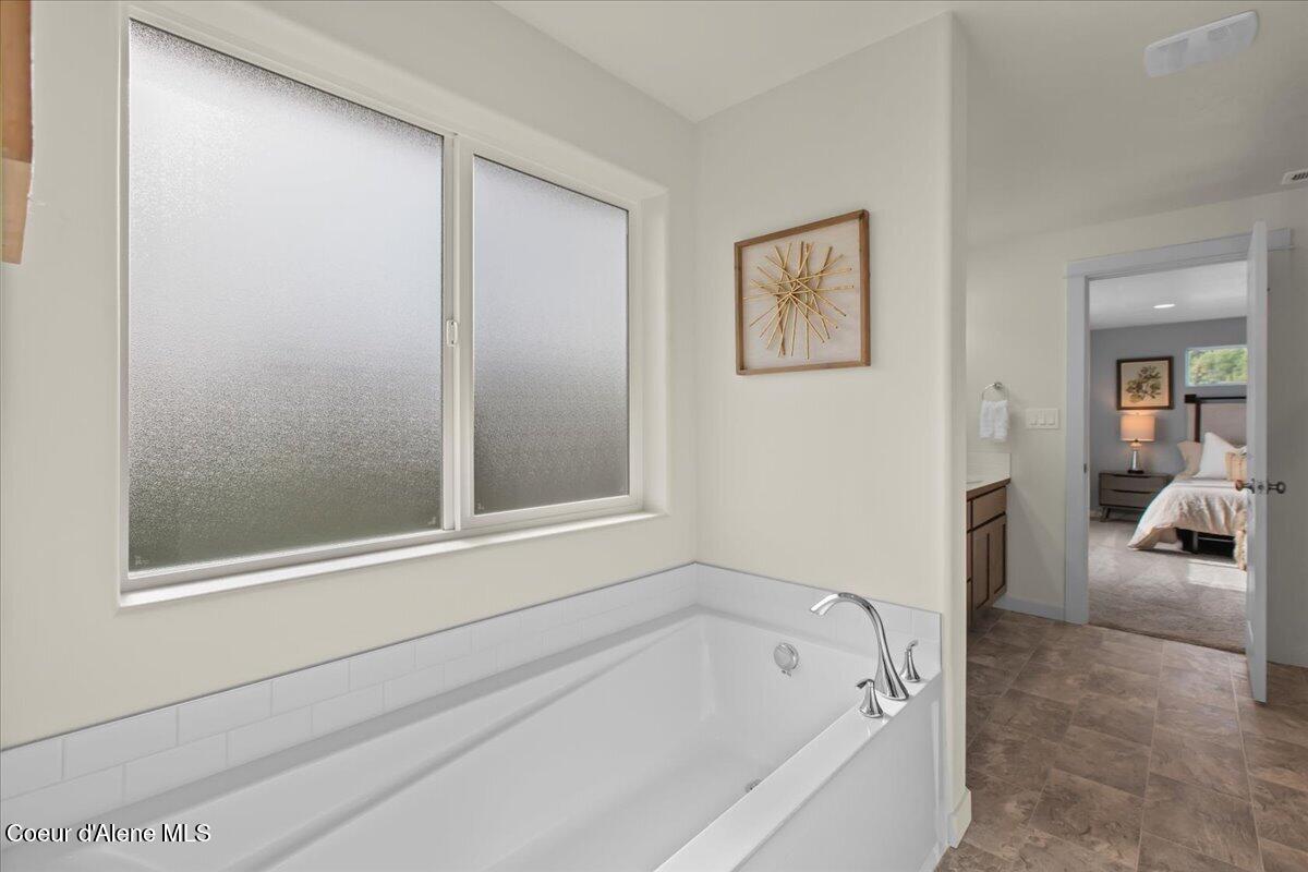 210 4th Street Dover, ID 83825 - Photo 37 of 70 37-Primary Bathroom