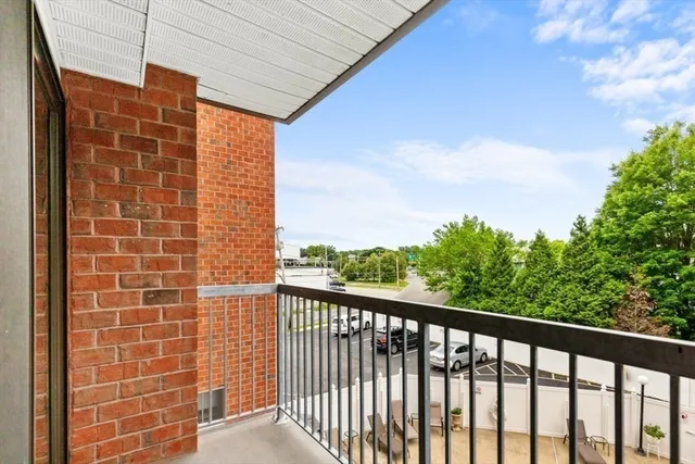 $599,900 | 8 9th Street, Unit 303, Medford, MA 02155