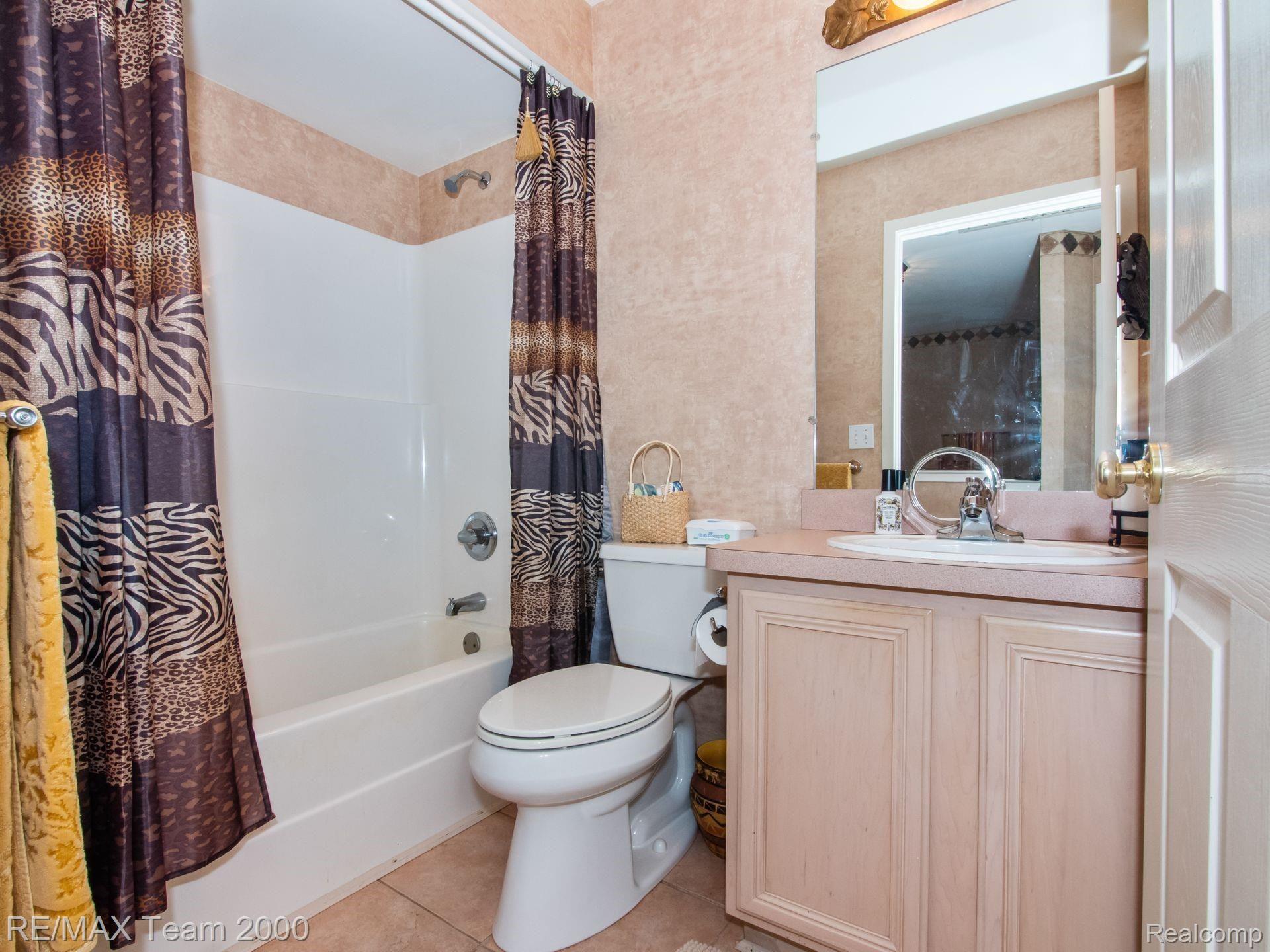 293 Oak Ridge Drive Pontiac, MI 48341 - Photo 23 of 31 23.jpg
