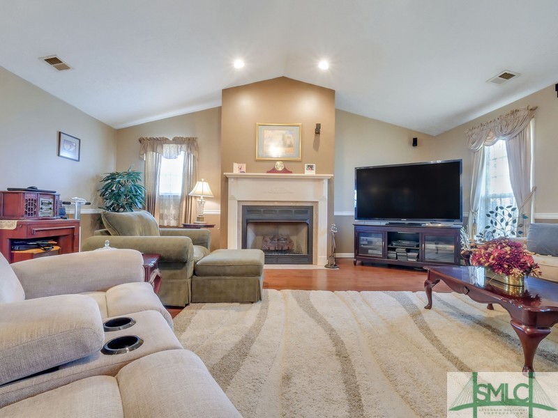 205 Pitts Road Newington, GA 30446 - Photo 12 of 46 Family Room