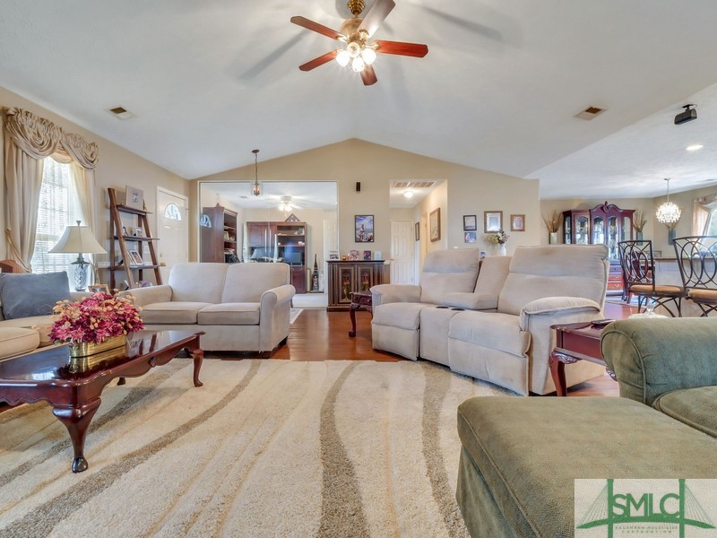 205 Pitts Road Newington, GA 30446 - Photo 13 of 46 Family Room