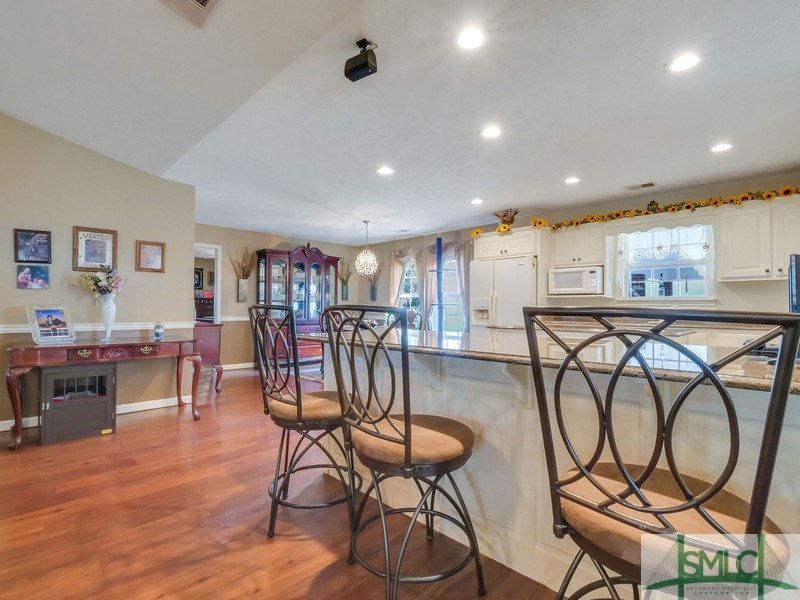 205 Pitts Road Newington, GA 30446 - Photo 15 of 46 Breakfast Bar