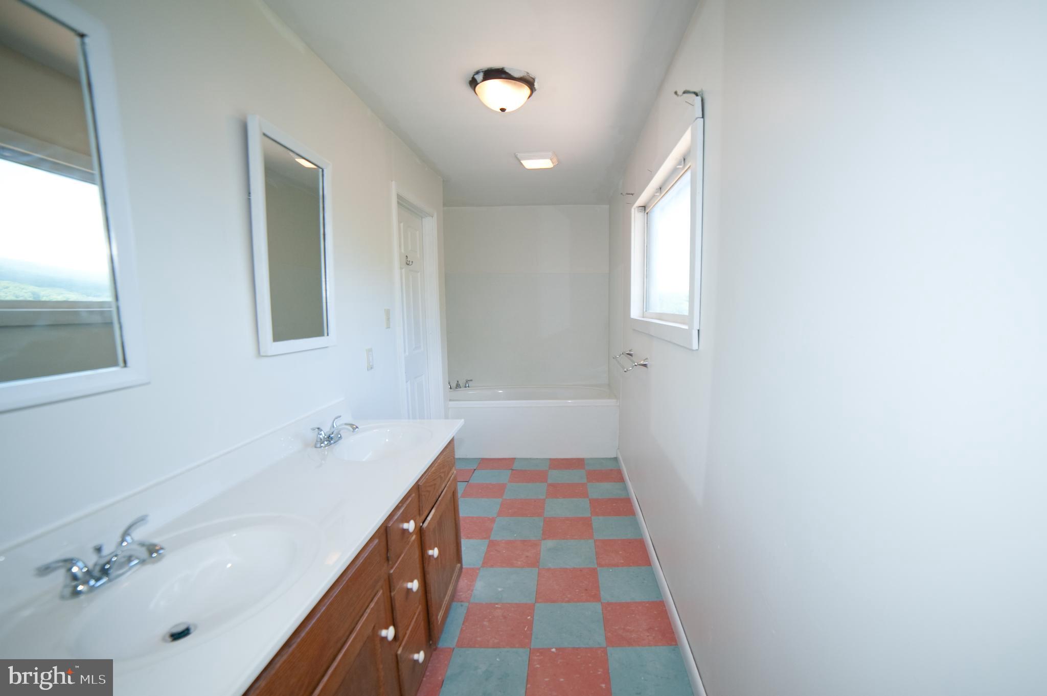 17511 Top Row Road Southwest Frostburg, MD 21532 - Photo 15 of 27 dble entry upstairs bath