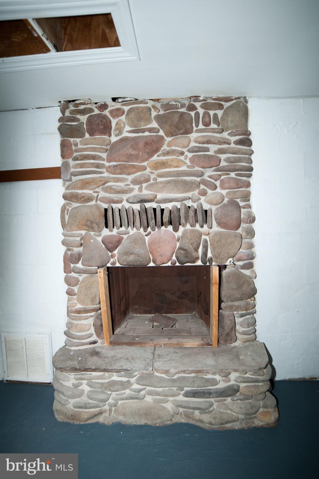 17511 Top Row Road Southwest Frostburg, MD 21532 - Photo 19 of 27 cool stone fireplace