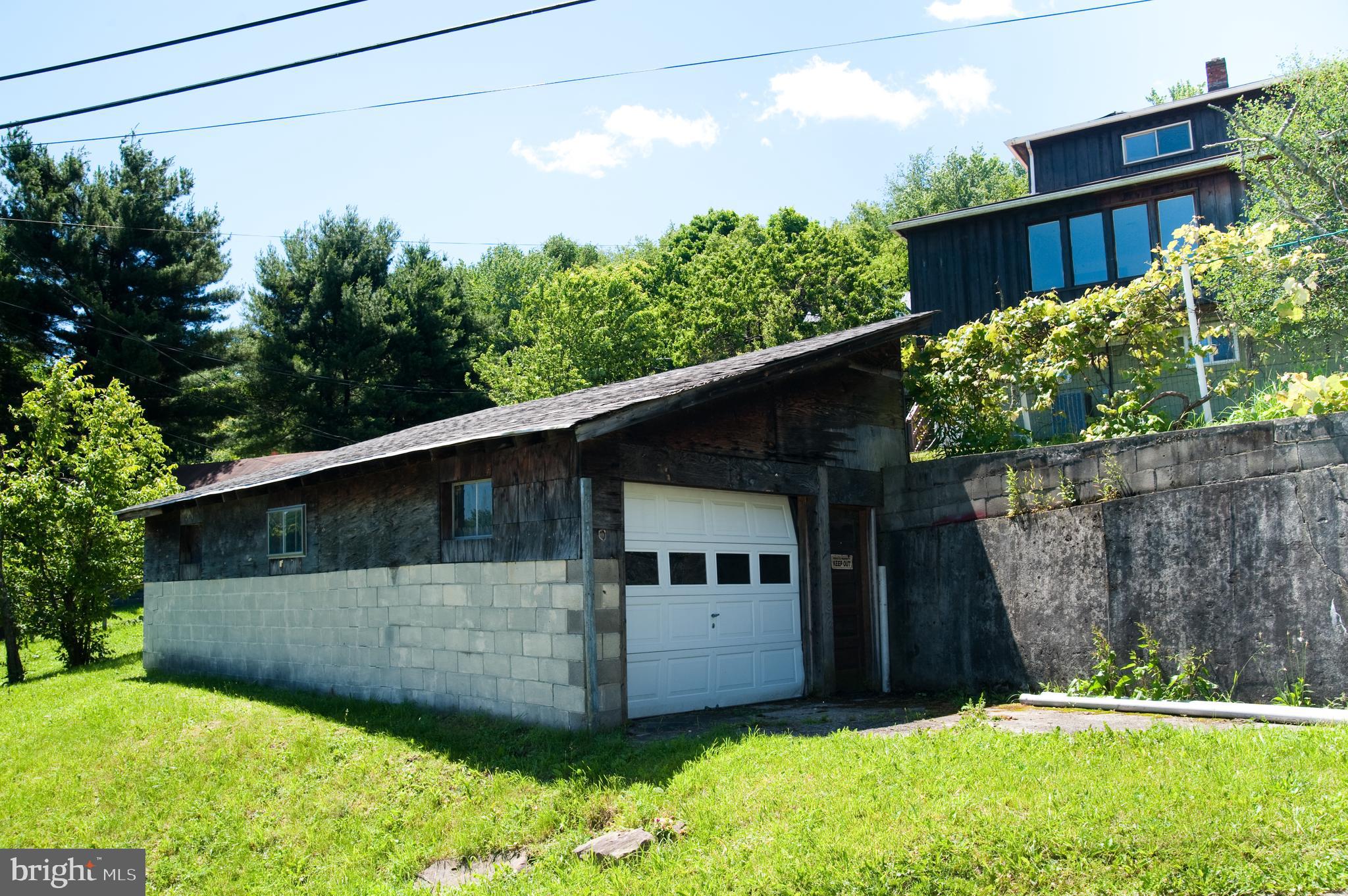 17511 Top Row Road Southwest Frostburg, MD 21532 - Photo 20 of 27 large garage