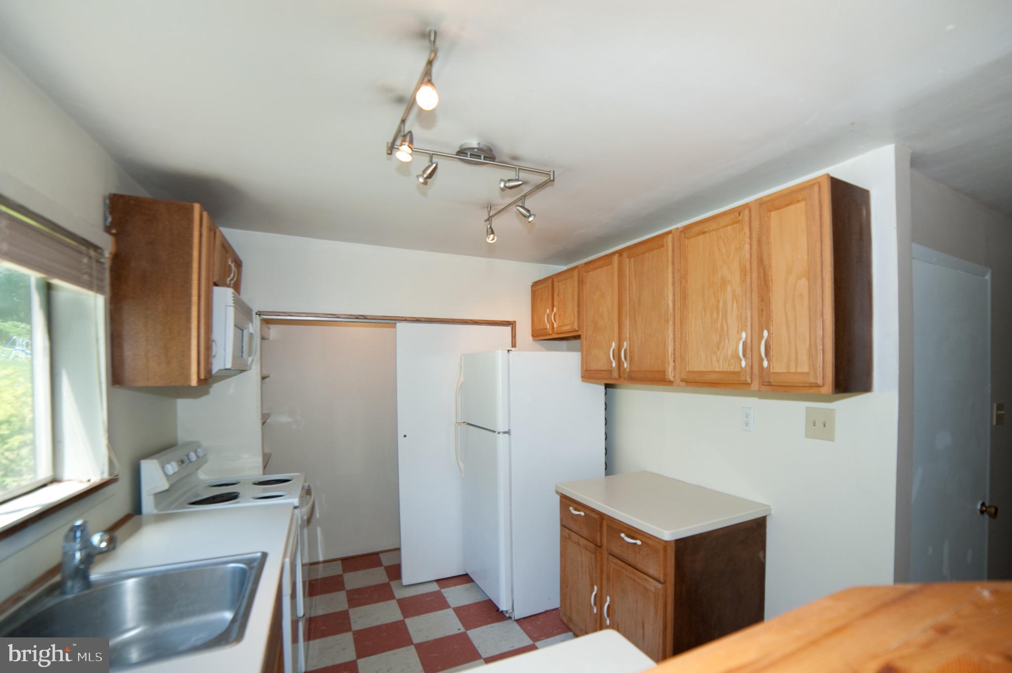17511 Top Row Road Southwest Frostburg, MD 21532 - Photo 7 of 27 kitchen with large pantry