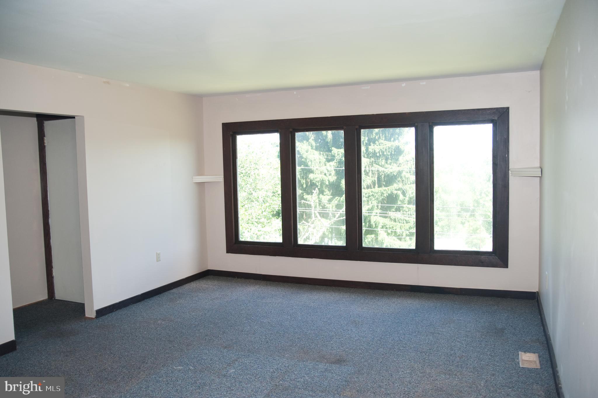 17511 Top Row Road Southwest Frostburg, MD 21532 - Photo 9 of 27 Large living room with great view