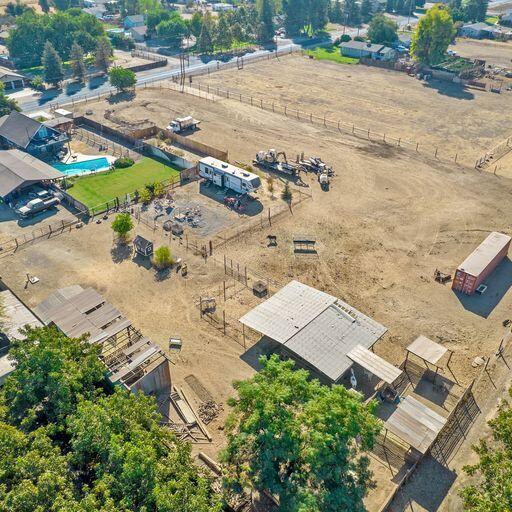 337 South Anderson Road Exeter, CA 93221 - Photo 4 of 60 1Nz94fHo