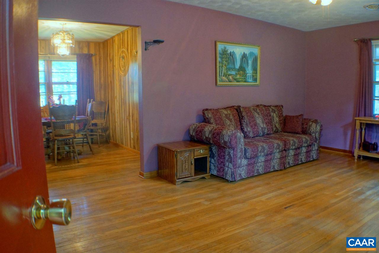 2000 Orange Road Pratts, VA 22731 - Photo 6 of 38 a living room with furniture
