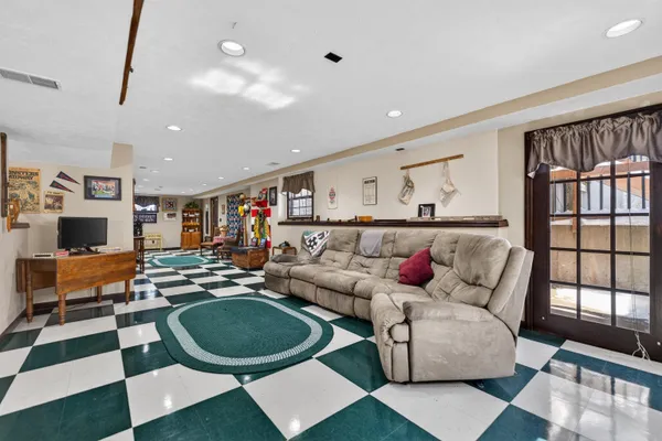 $369,900 | 6843 Red Oak Lane, Garden Prairie, IL 61038