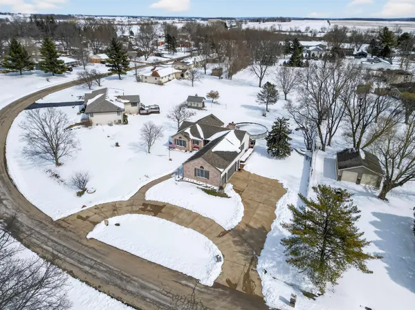 $369,900 | 6843 Red Oak Lane, Garden Prairie, IL 61038