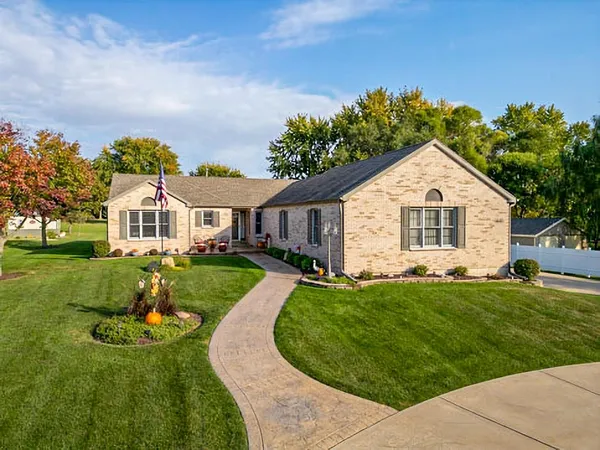 $369,900 | 6843 Red Oak Lane, Garden Prairie, IL 61038