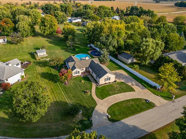 $369,900 | 6843 Red Oak Lane, Garden Prairie, IL 61038