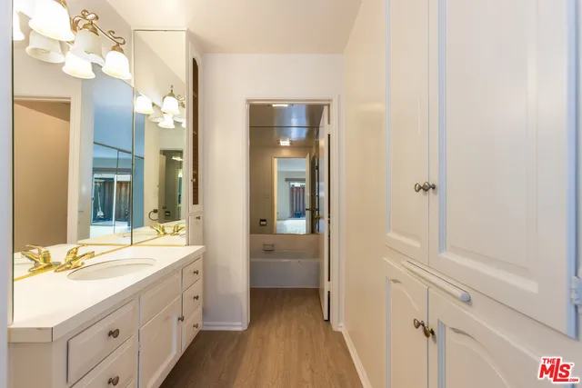 $3,200 | 6732 Hillpark Drive, Unit 307, Los Angeles, CA 90068