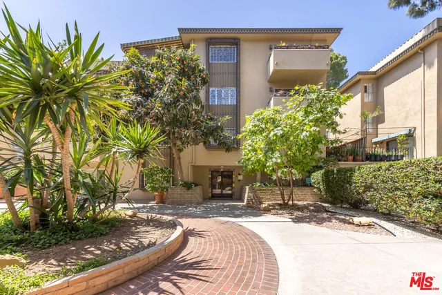 $3,200 | 6732 Hillpark Drive, Unit 307, Los Angeles, CA 90068