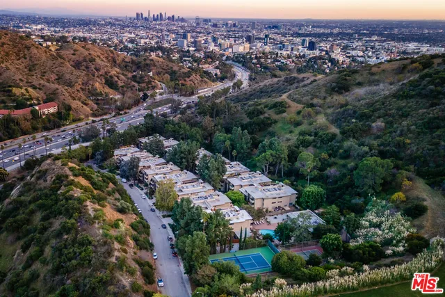 $3,200 | 6732 Hillpark Drive, Unit 307, Los Angeles, CA 90068