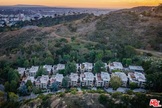 $3,200 | 6732 Hillpark Drive, Unit 307, Los Angeles, CA 90068