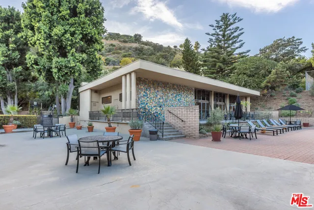 $3,200 | 6732 Hillpark Drive, Unit 307, Los Angeles, CA 90068