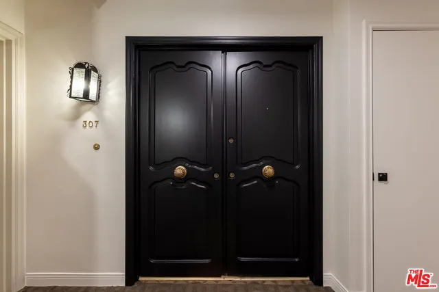 $3,200 | 6732 Hillpark Drive, Unit 307, Los Angeles, CA 90068