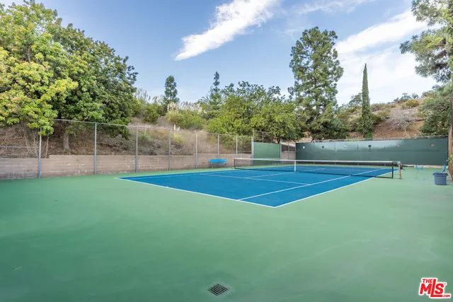 $3,200 | 6732 Hillpark Drive, Unit 307, Los Angeles, CA 90068