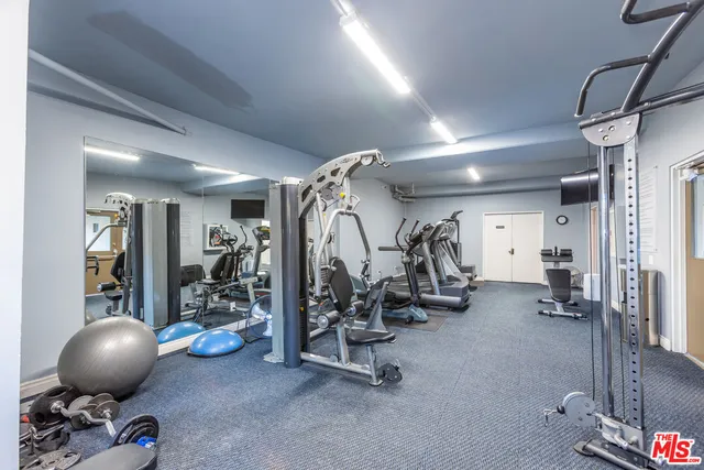 $3,200 | 6732 Hillpark Drive, Unit 307, Los Angeles, CA 90068