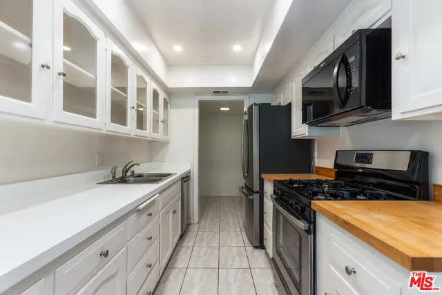 $3,200 | 6732 Hillpark Drive, Unit 307, Los Angeles, CA 90068