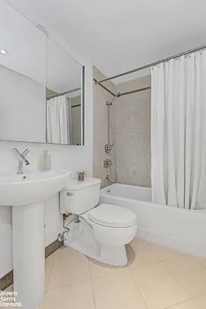 $895,000 | 244 Madison Avenue, Unit 16A | Murray Hill