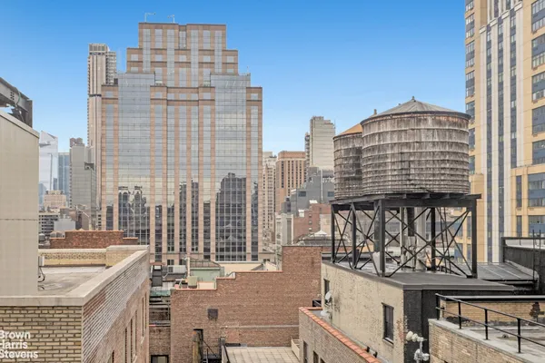 $895,000 | 244 Madison Avenue, Unit 16A | Murray Hill