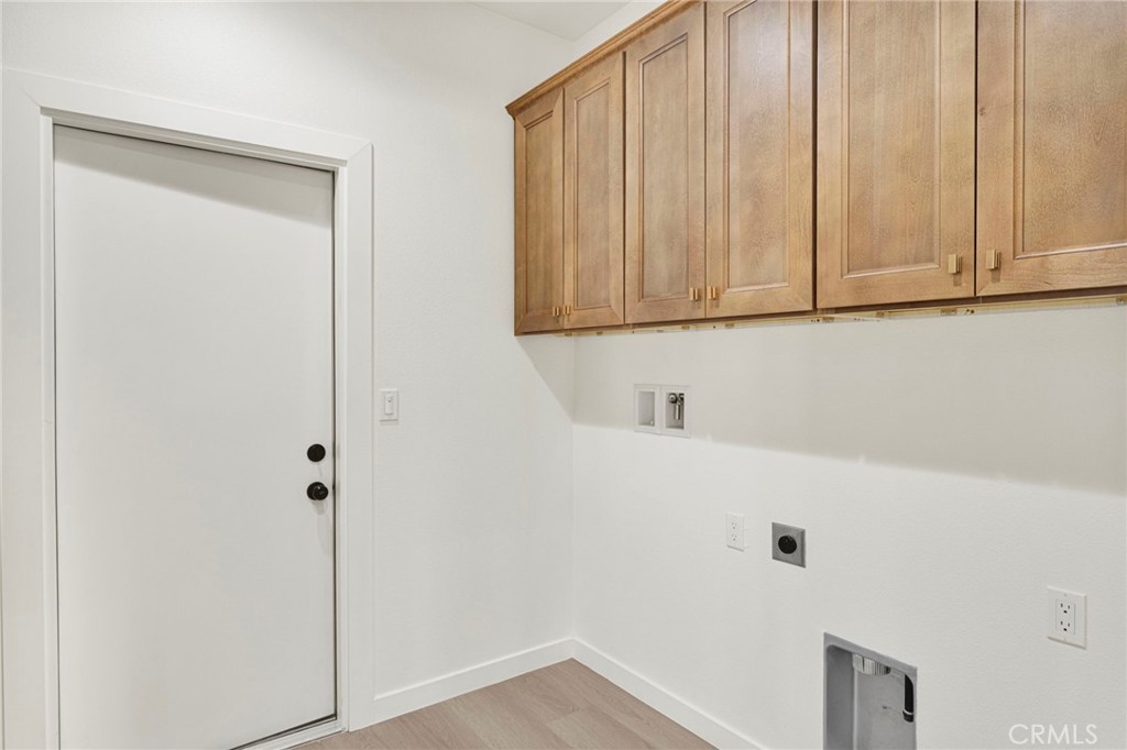 20112 Sahale Road Apple Valley, CA 92307 - Photo 27 of 67 Laundry Room