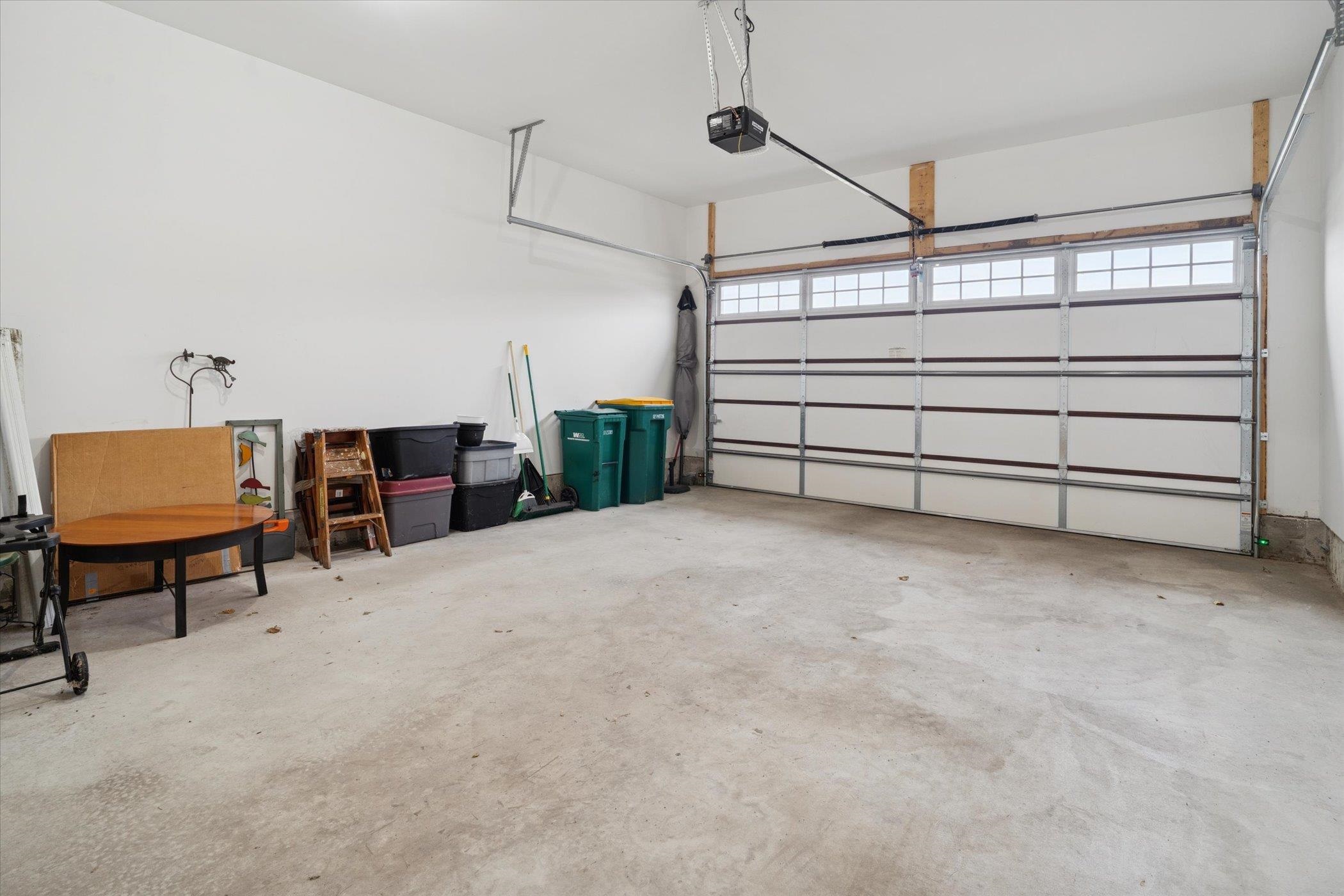 505 Anjali Court Sycamore, IL 60178 - Photo 4 of 47 a view of a livingroom with furniture