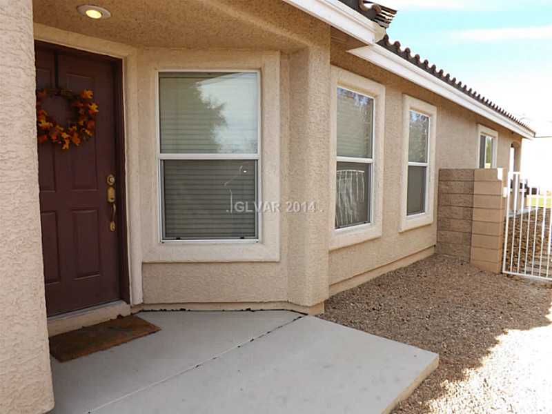 4528 Catfish Bend Road North Las Vegas, NV 89031 - Photo 8 of 28 Entry Hall.