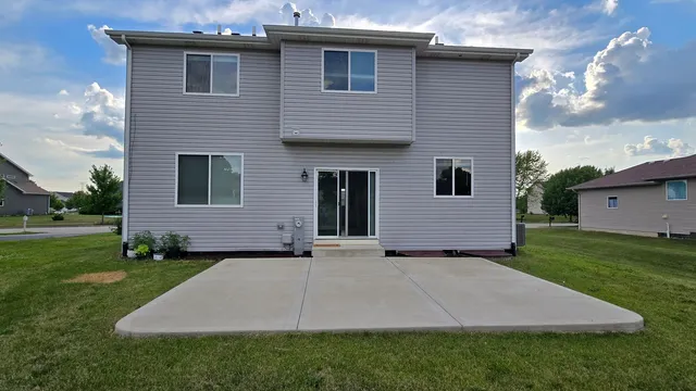 $2,850 | 1521 Saddle Lane, Aurora, IL 60505