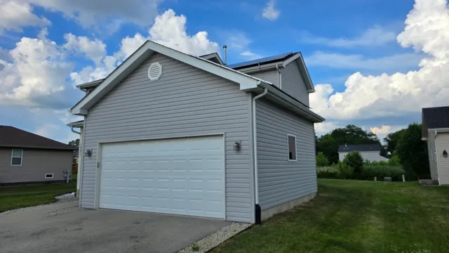 $2,850 | 1521 Saddle Lane, Aurora, IL 60505