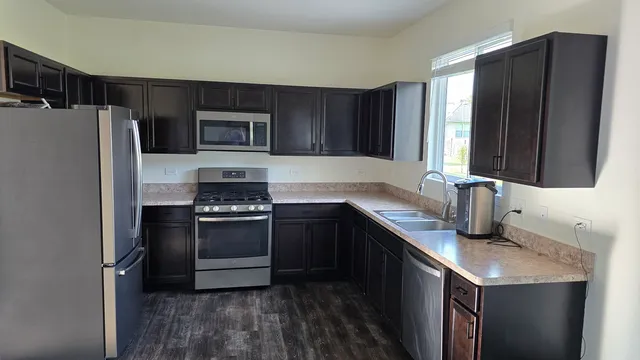 $2,850 | 1521 Saddle Lane, Aurora, IL 60505